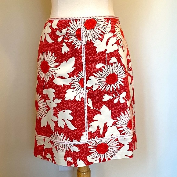 Ann Taylor Dresses & Skirts - Ann Taylor LOFT Red Cream Floral Print Lined MIDI Skirt Size 6